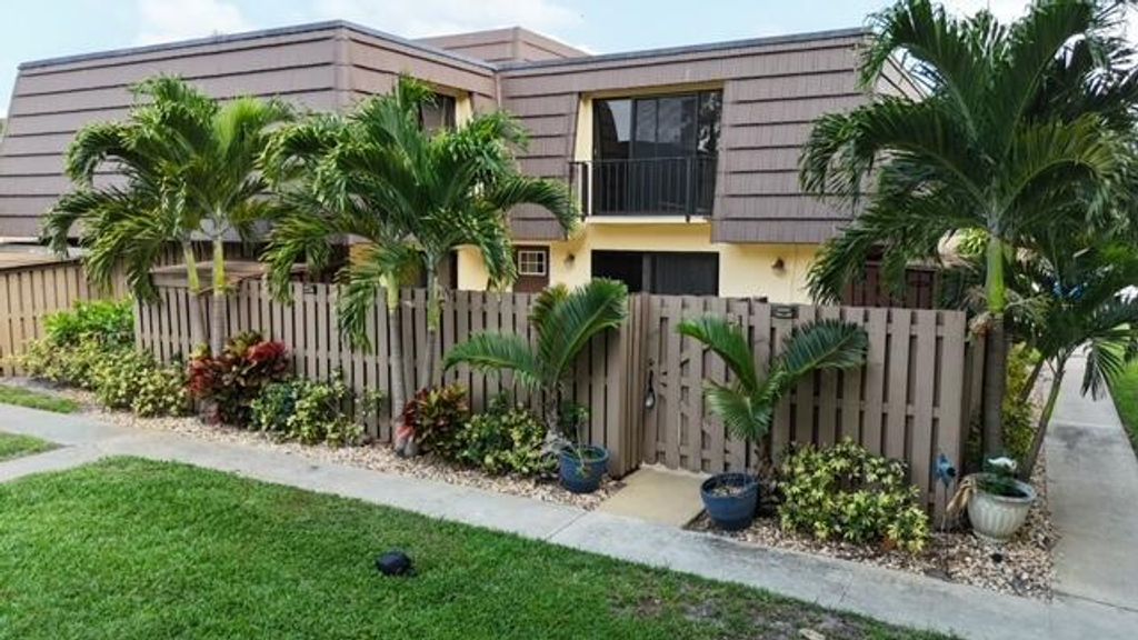Photo of 1116 11th Court, Palm Beach Gardens, FL 33410 (MLS # R10987431)