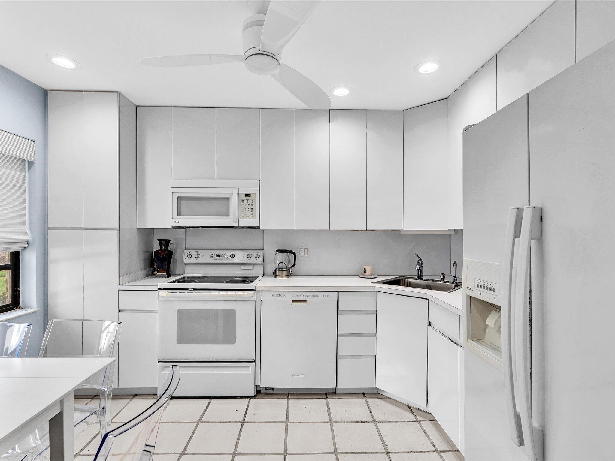 FAIRWAYS OF BOCA LAGO CONDO - Residential