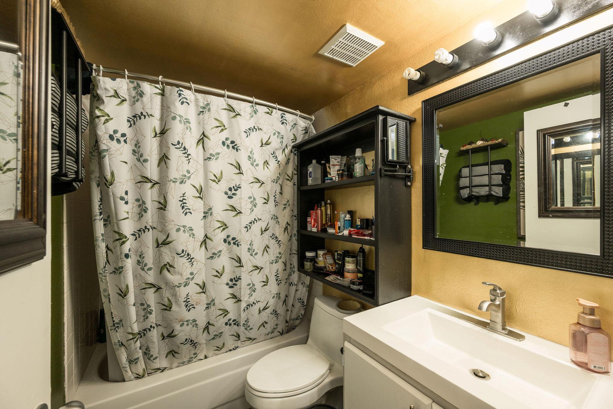 LAS SALINAS CONDOMINIUM - Residential