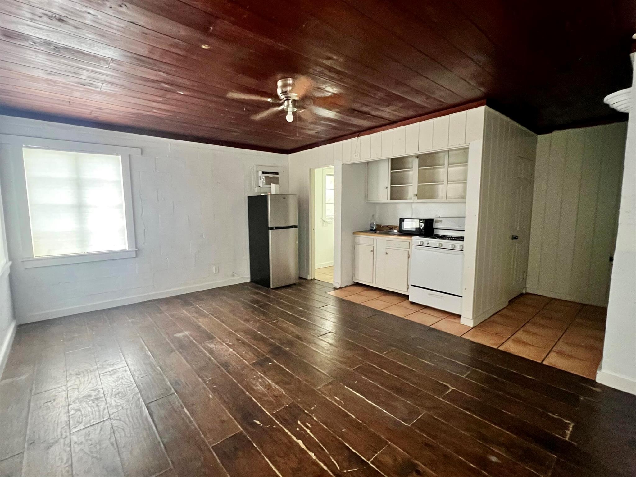 MARAVILLA GARDENS - Residential Lease