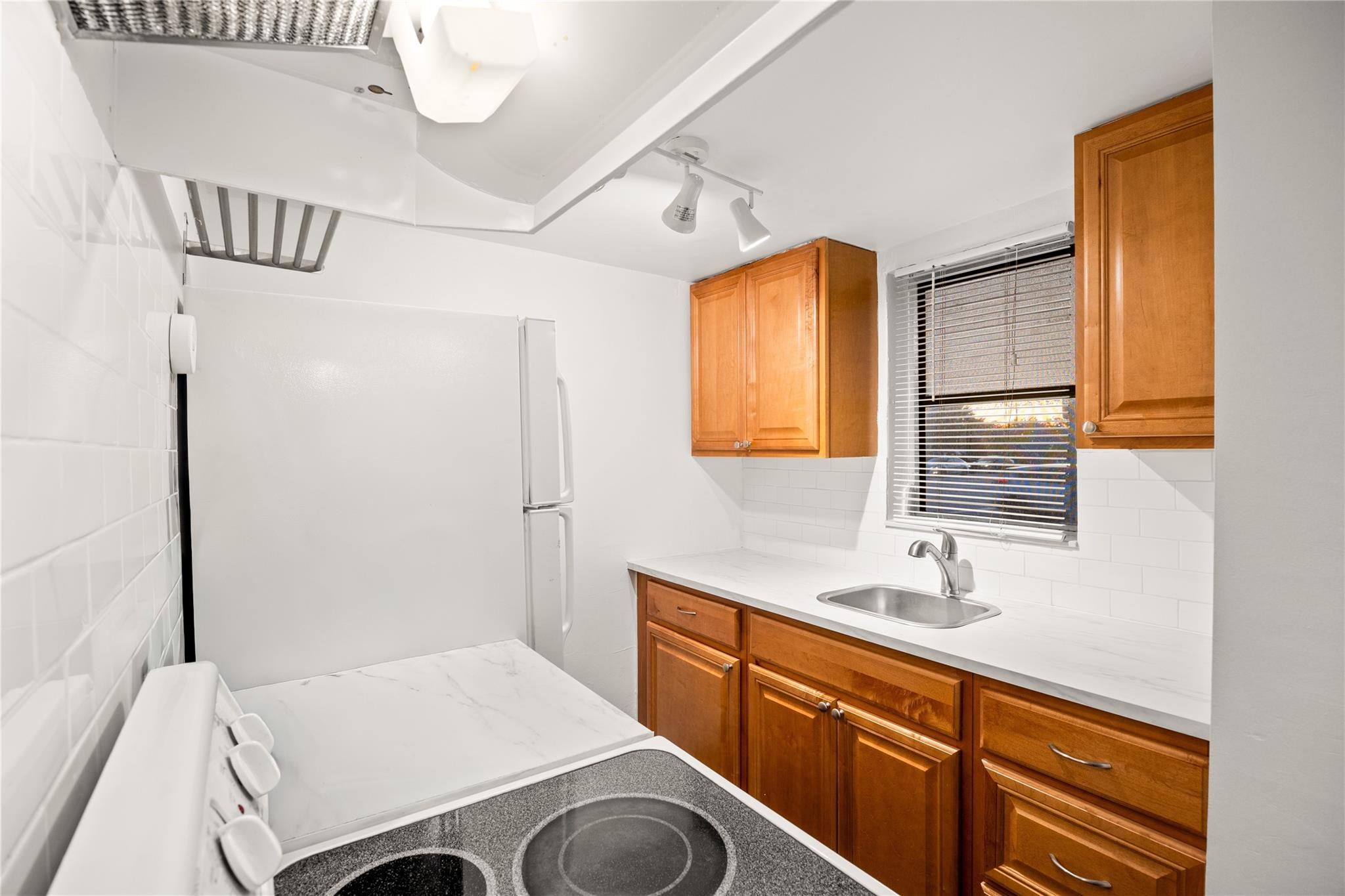 CORAL HIGHLANDS RESUB BLK - Residential Lease