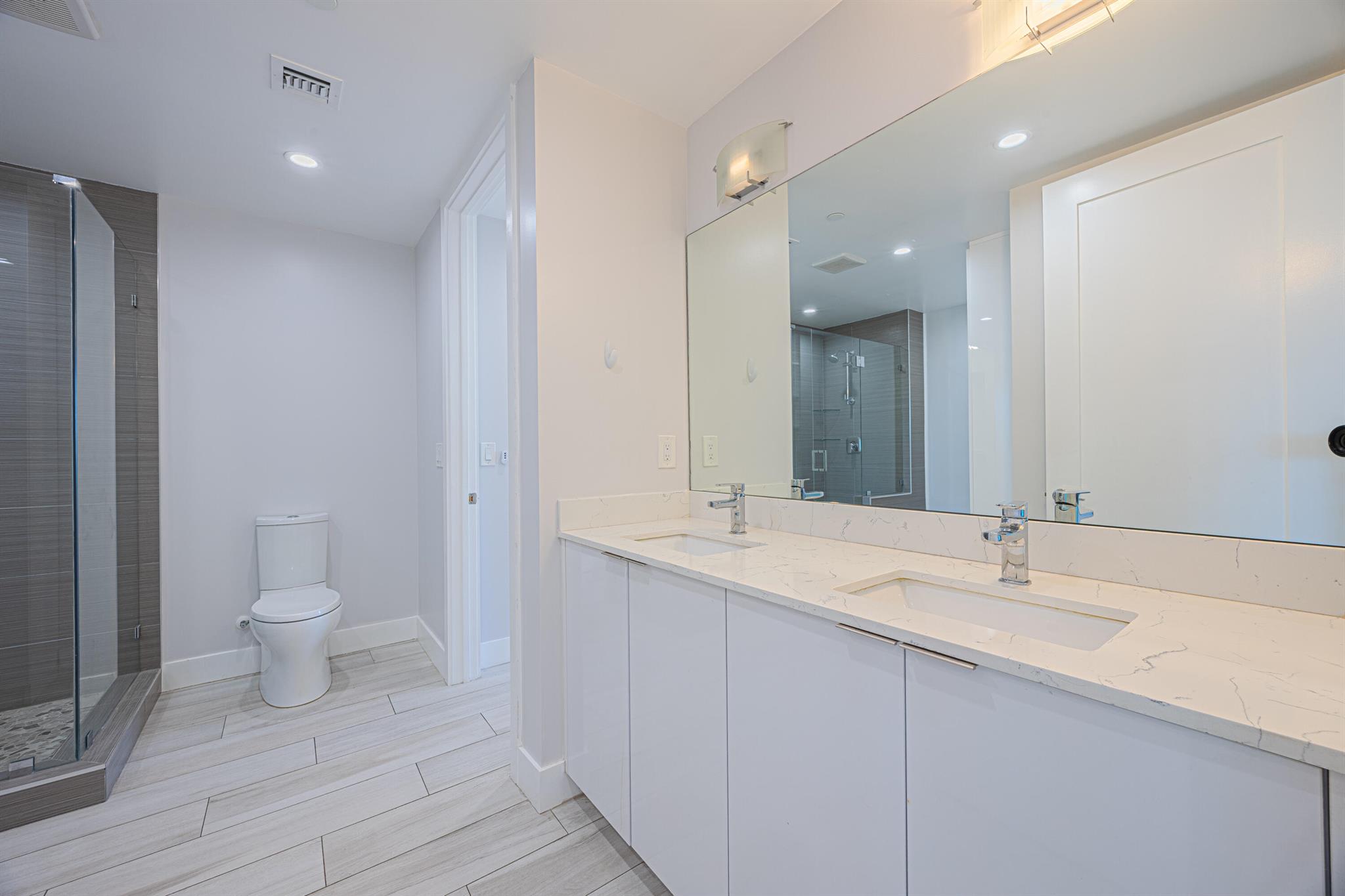 ONE LUXURY CONDO - Residential