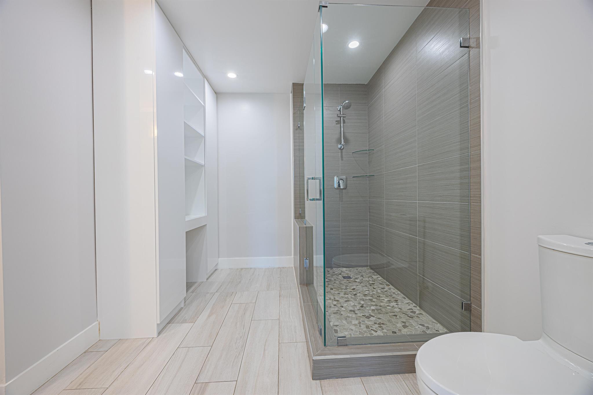 ONE LUXURY CONDO - Residential