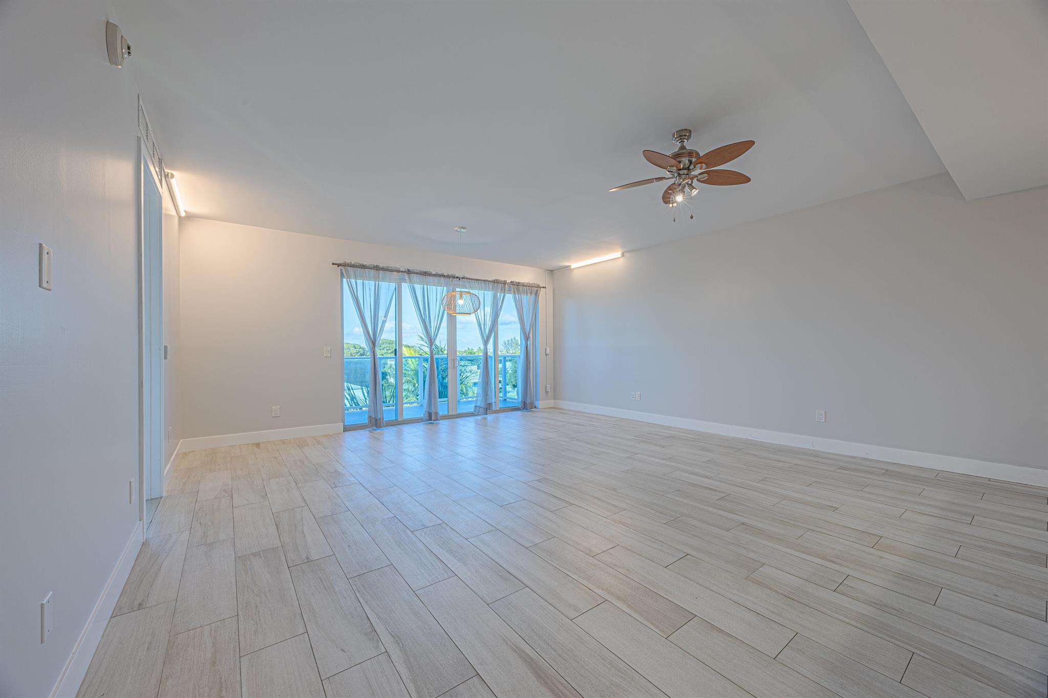 ONE LUXURY CONDO - Residential