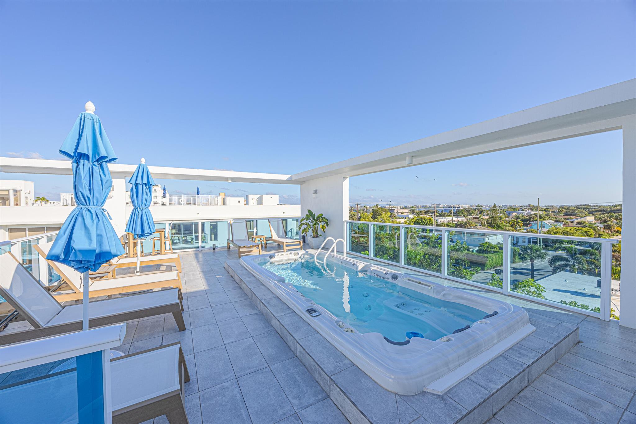 ONE LUXURY CONDO - Residential