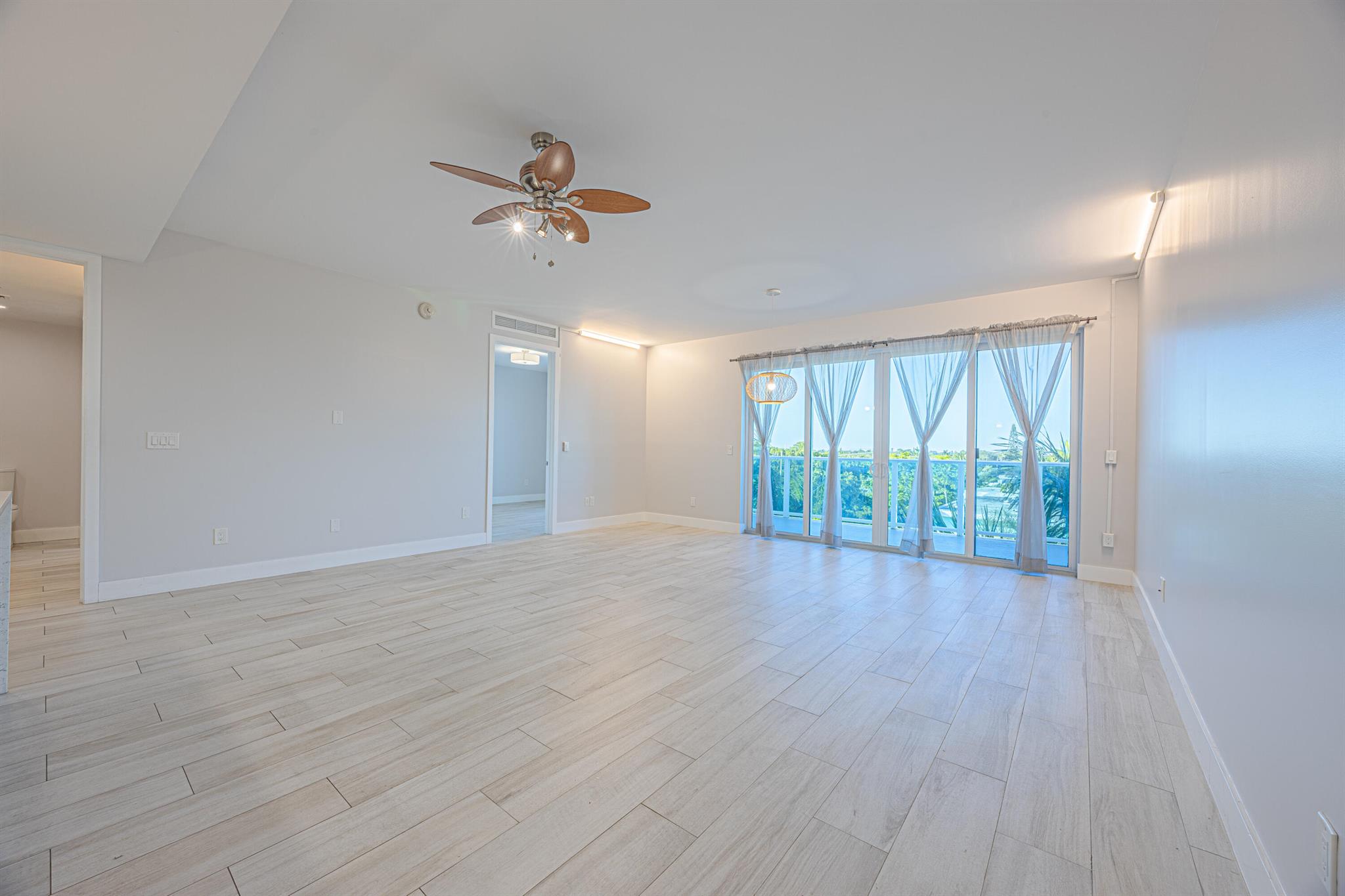 ONE LUXURY CONDO - Residential