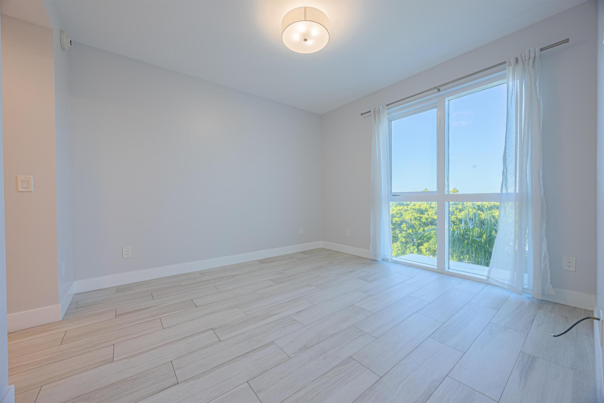 ONE LUXURY CONDO - Residential