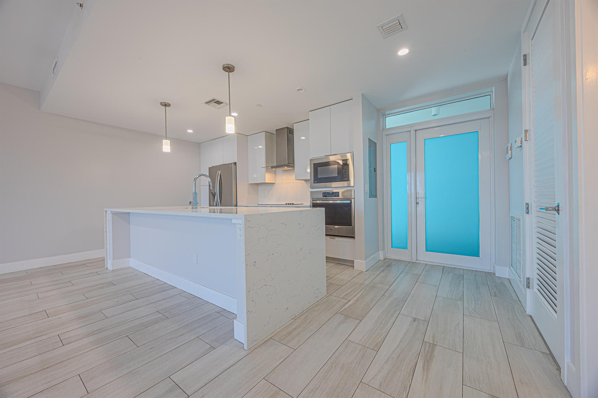 ONE LUXURY CONDO - Residential