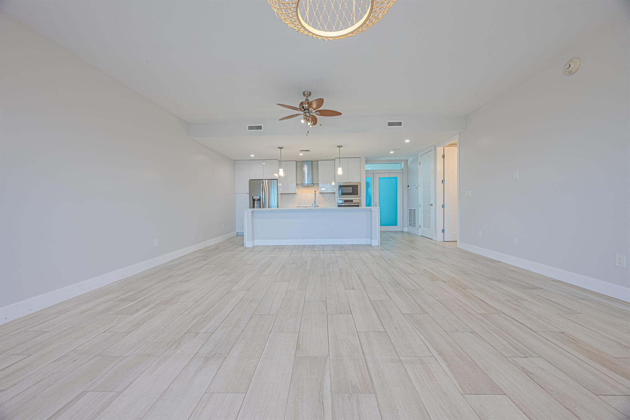 ONE LUXURY CONDO - Residential