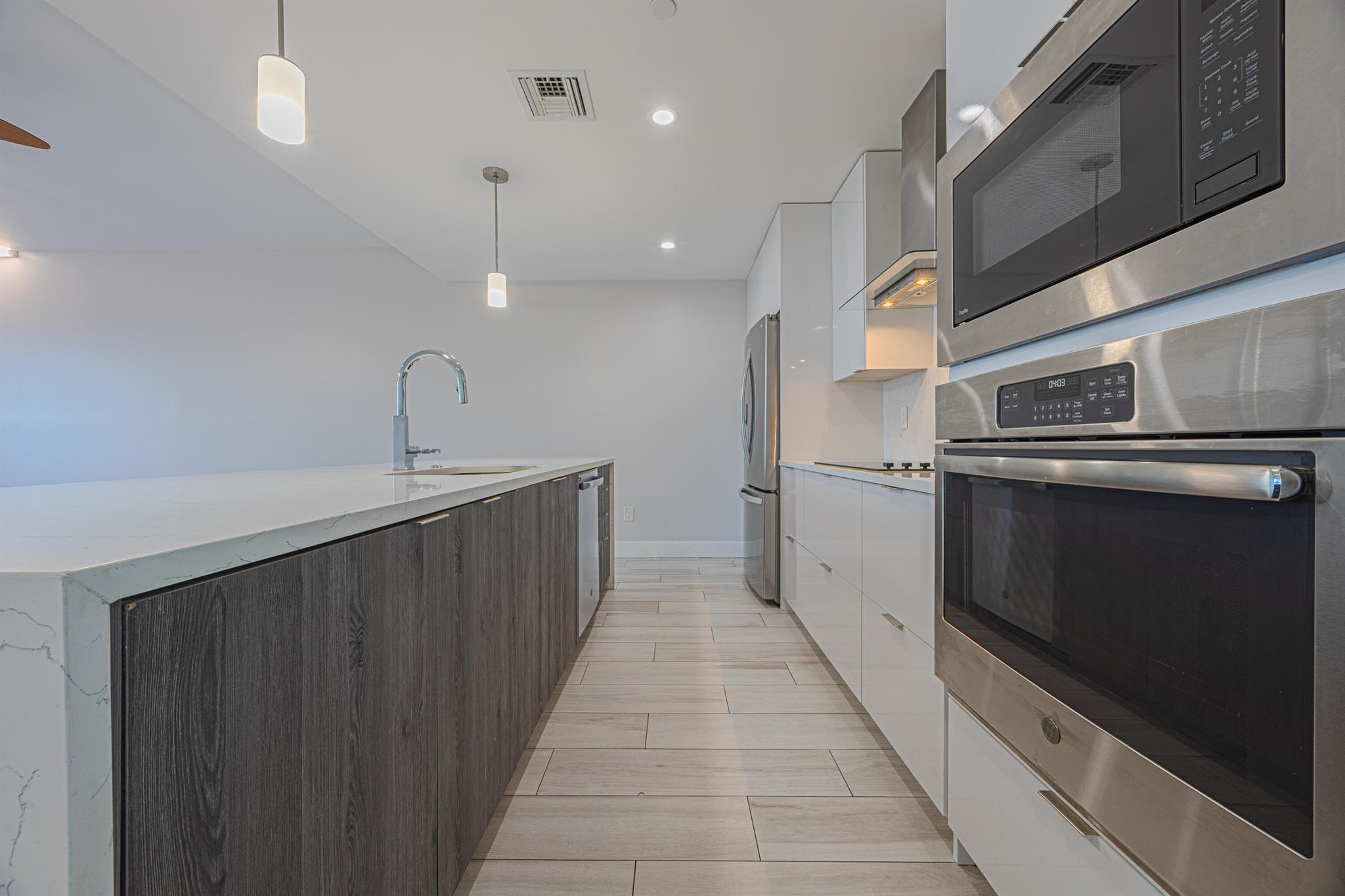 ONE LUXURY CONDO - Residential