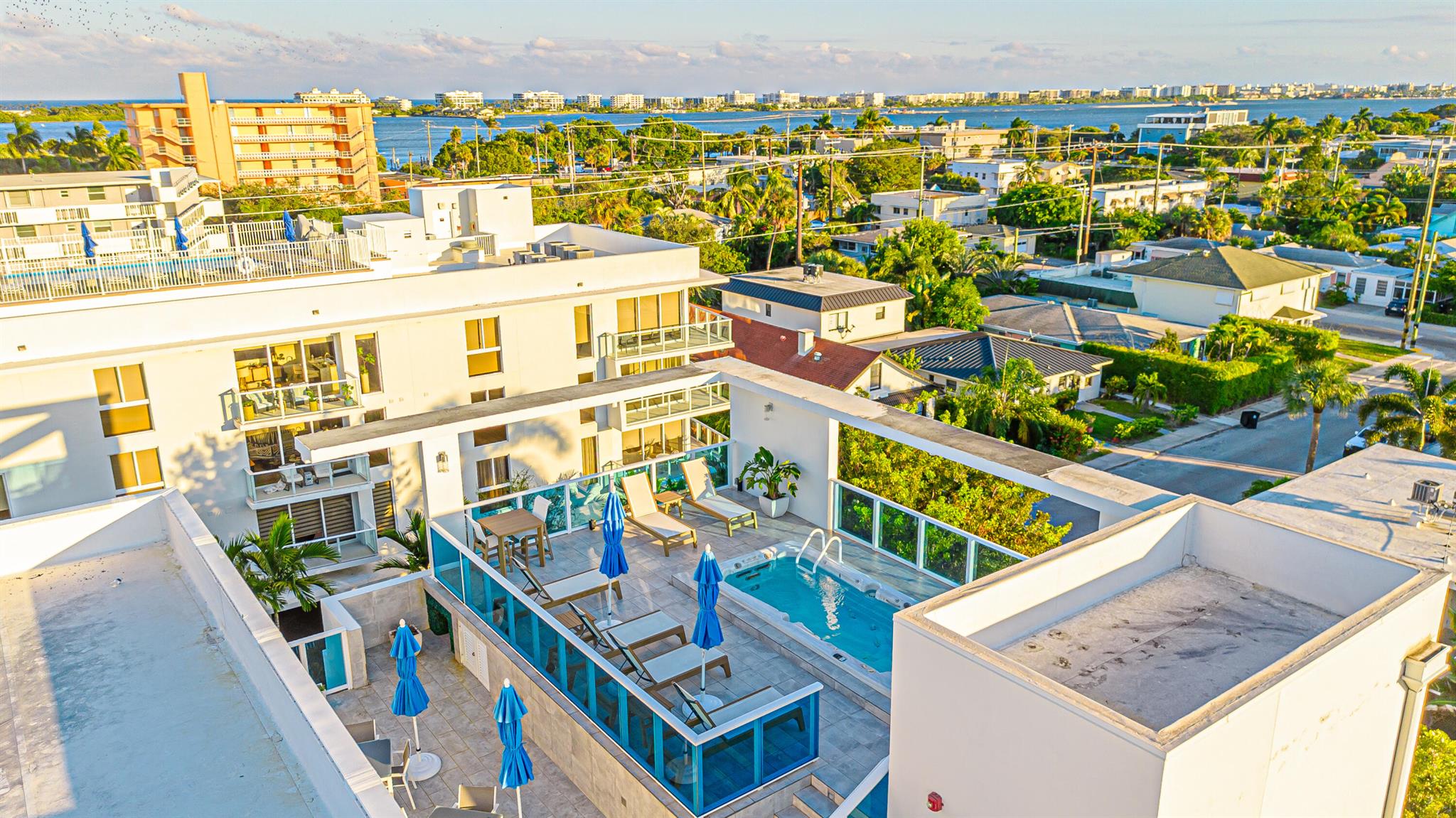 ONE LUXURY CONDO - Residential