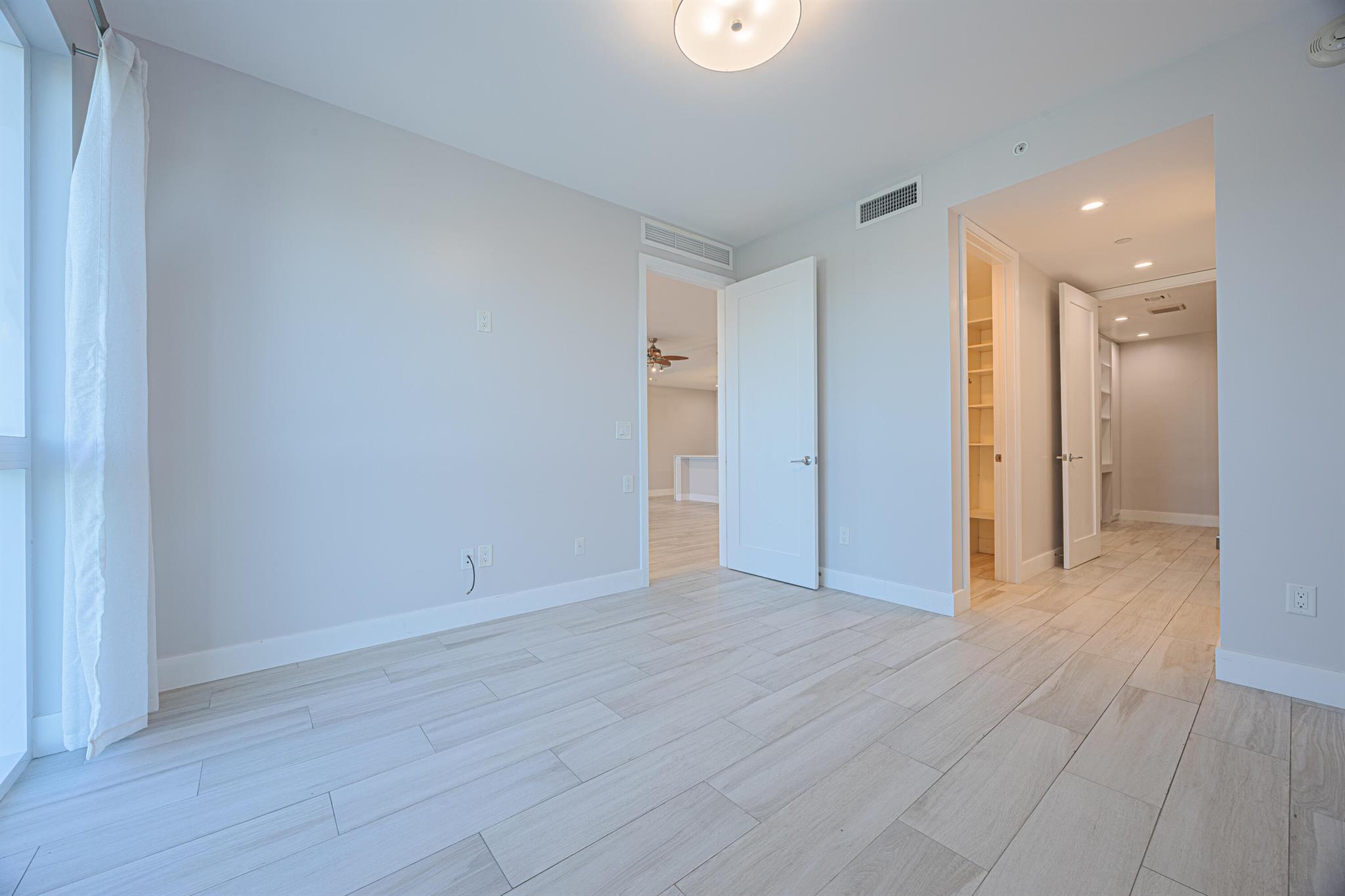 ONE LUXURY CONDO - Residential