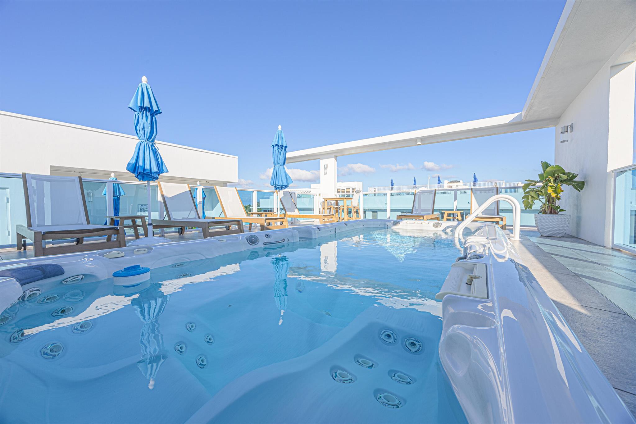 ONE LUXURY CONDO - Residential