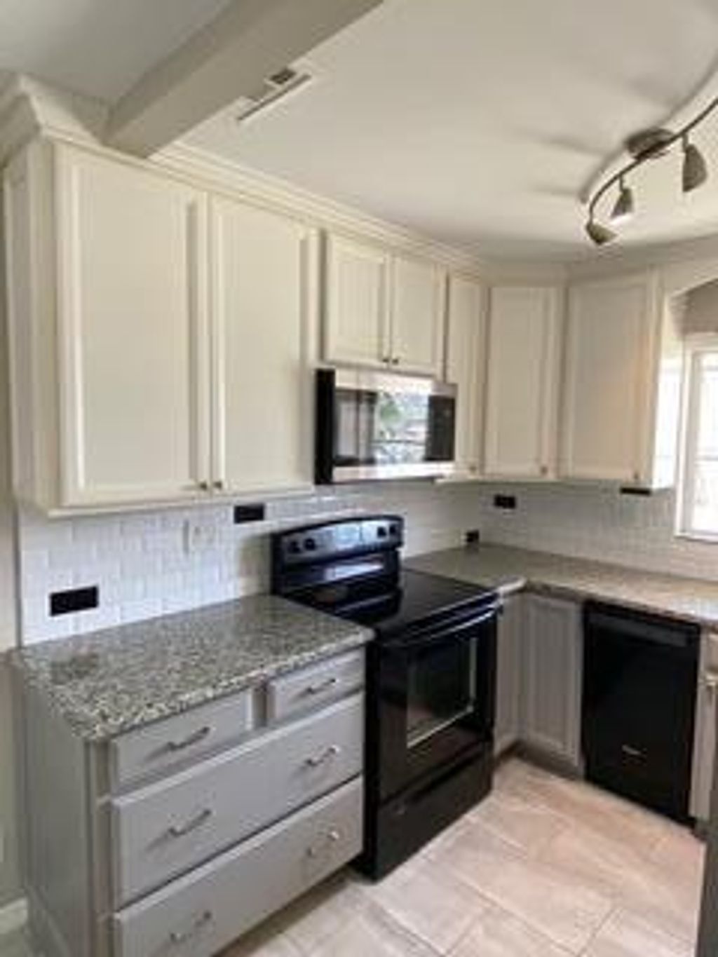 Photo of 2664 E Dudley Dr Drive E #C, West Palm Beach, FL 33415 (MLS # B26001426)