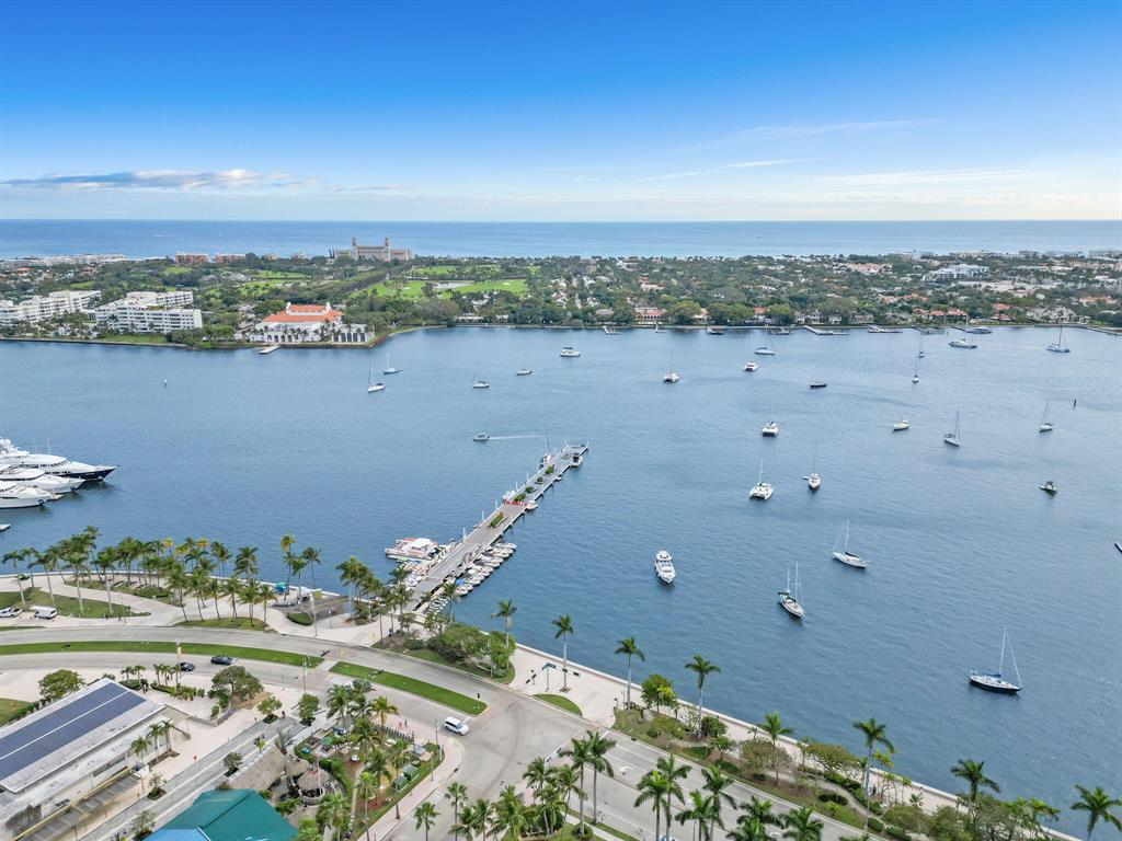 ESPLANADE GRANDE CONDO - Residential