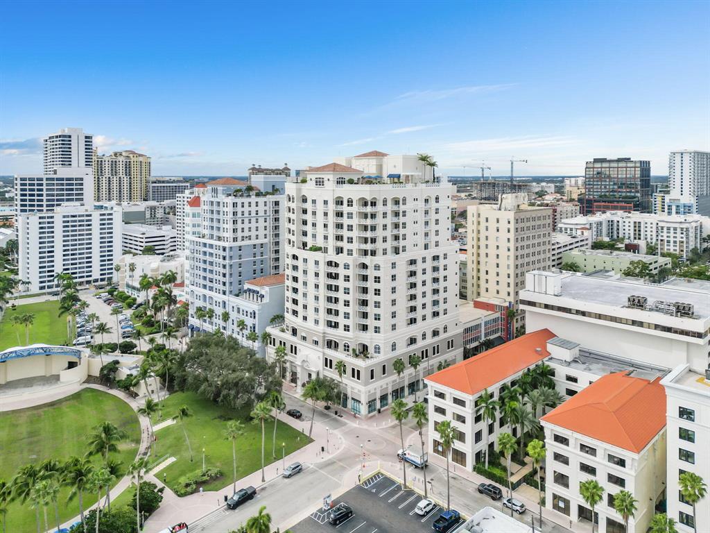 ESPLANADE GRANDE CONDO - Residential