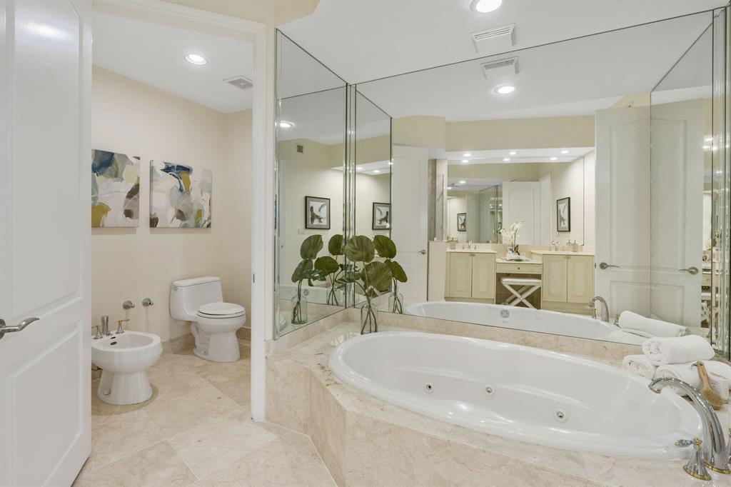 ESPLANADE GRANDE CONDO - Residential