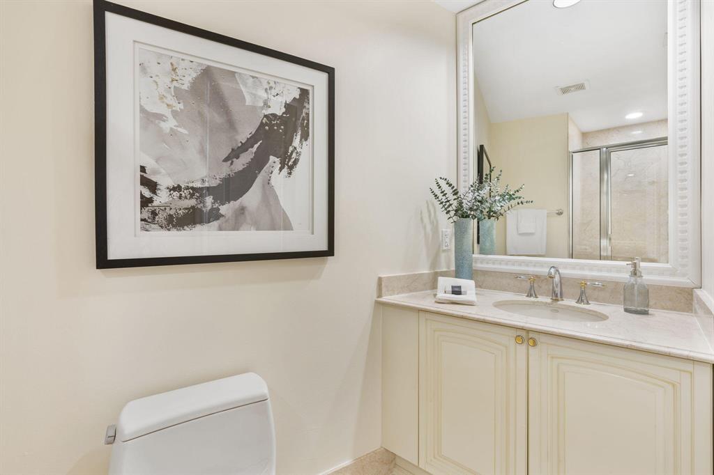 ESPLANADE GRANDE CONDO - Residential