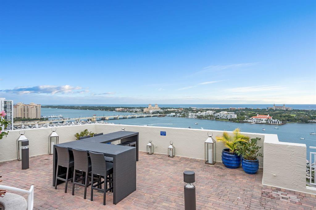 ESPLANADE GRANDE CONDO - Residential