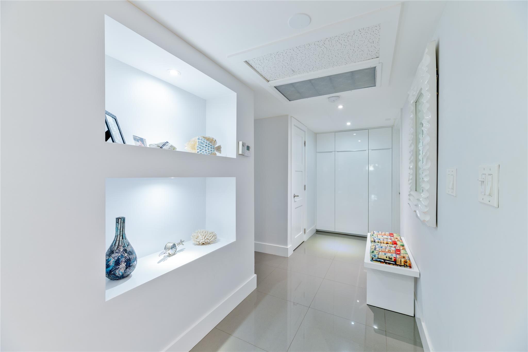 2950 N Palm Aire Dr 401