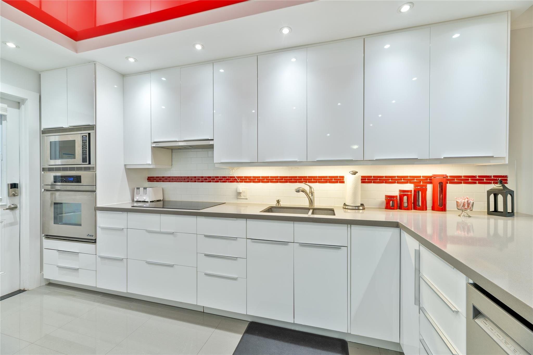 2950 N Palm Aire Dr 401