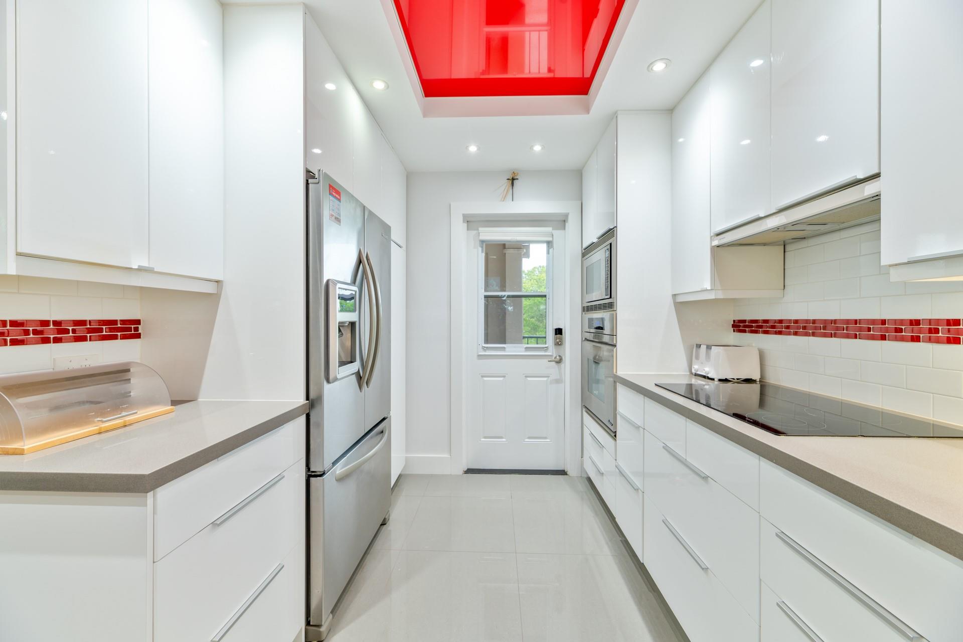 2950 N Palm Aire Dr 401