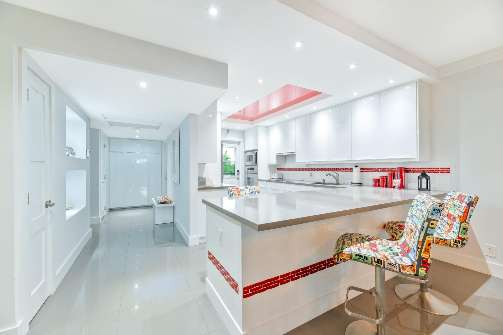 2950 N Palm Aire Dr 401