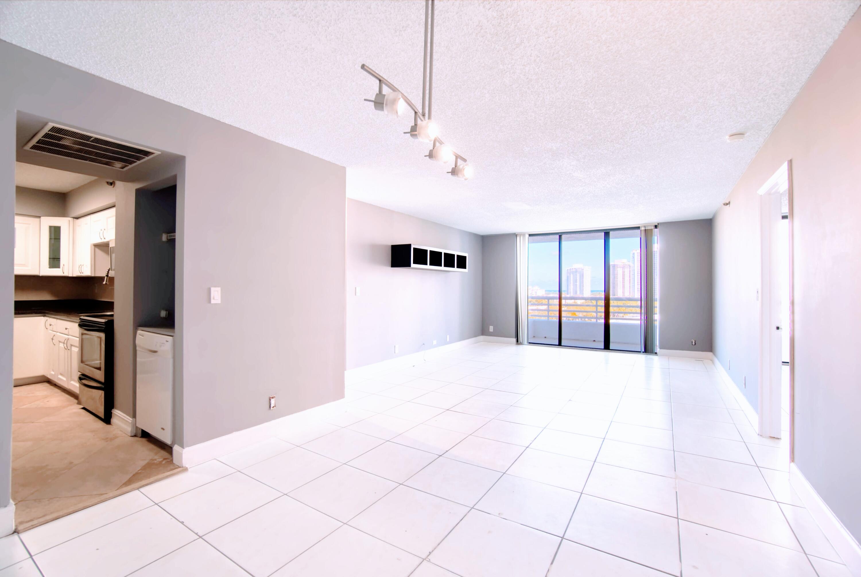 PARC CENTRAL AVENTURA EAS - Residential Lease