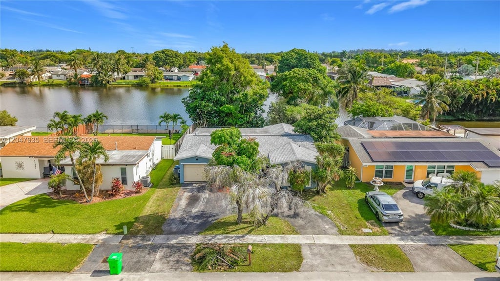 Photo of 11541 NW 31st Place, Sunrise, FL 33323 (MLS # A12047935)