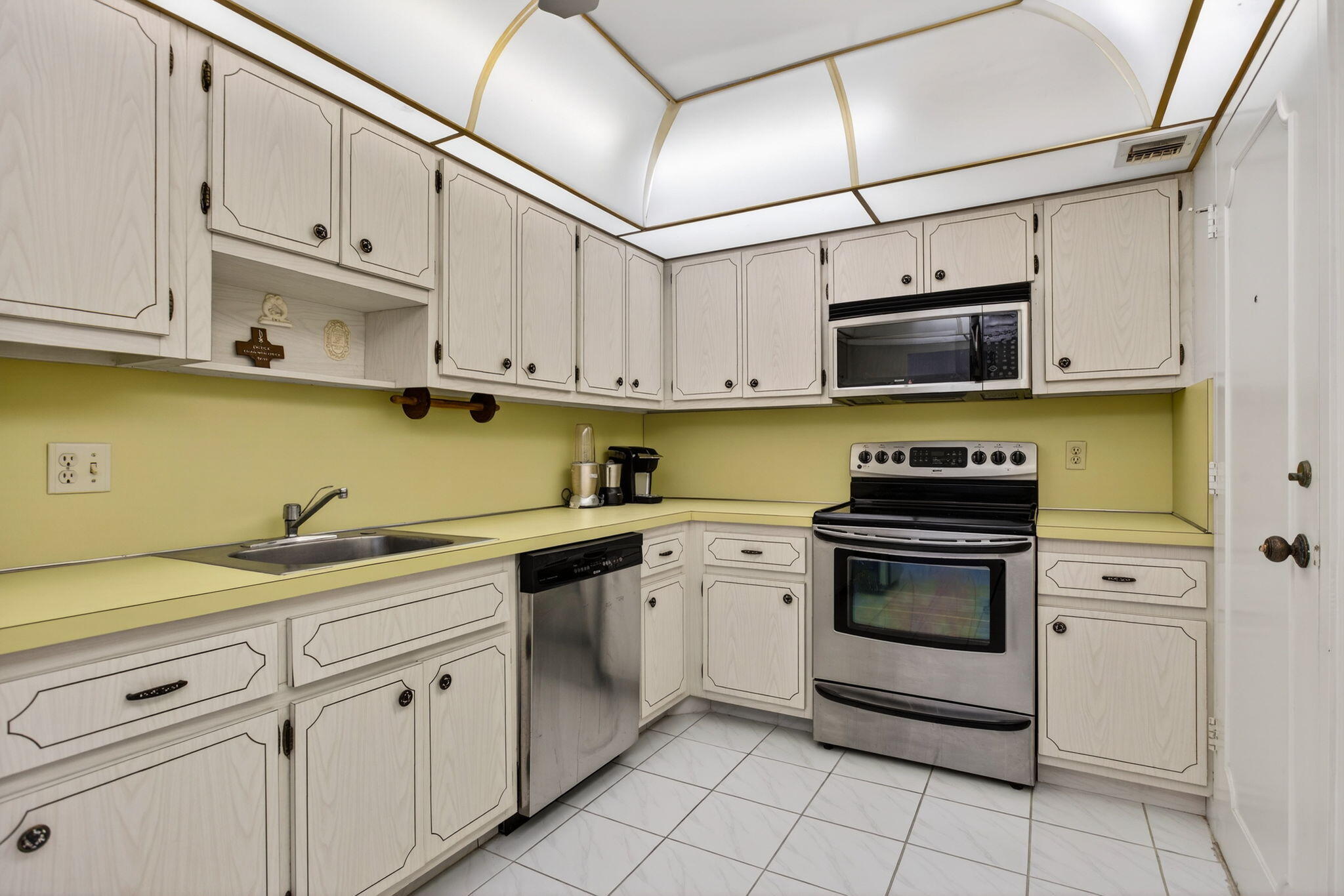 PARLIAMENT HOUSE CONDO - Residential