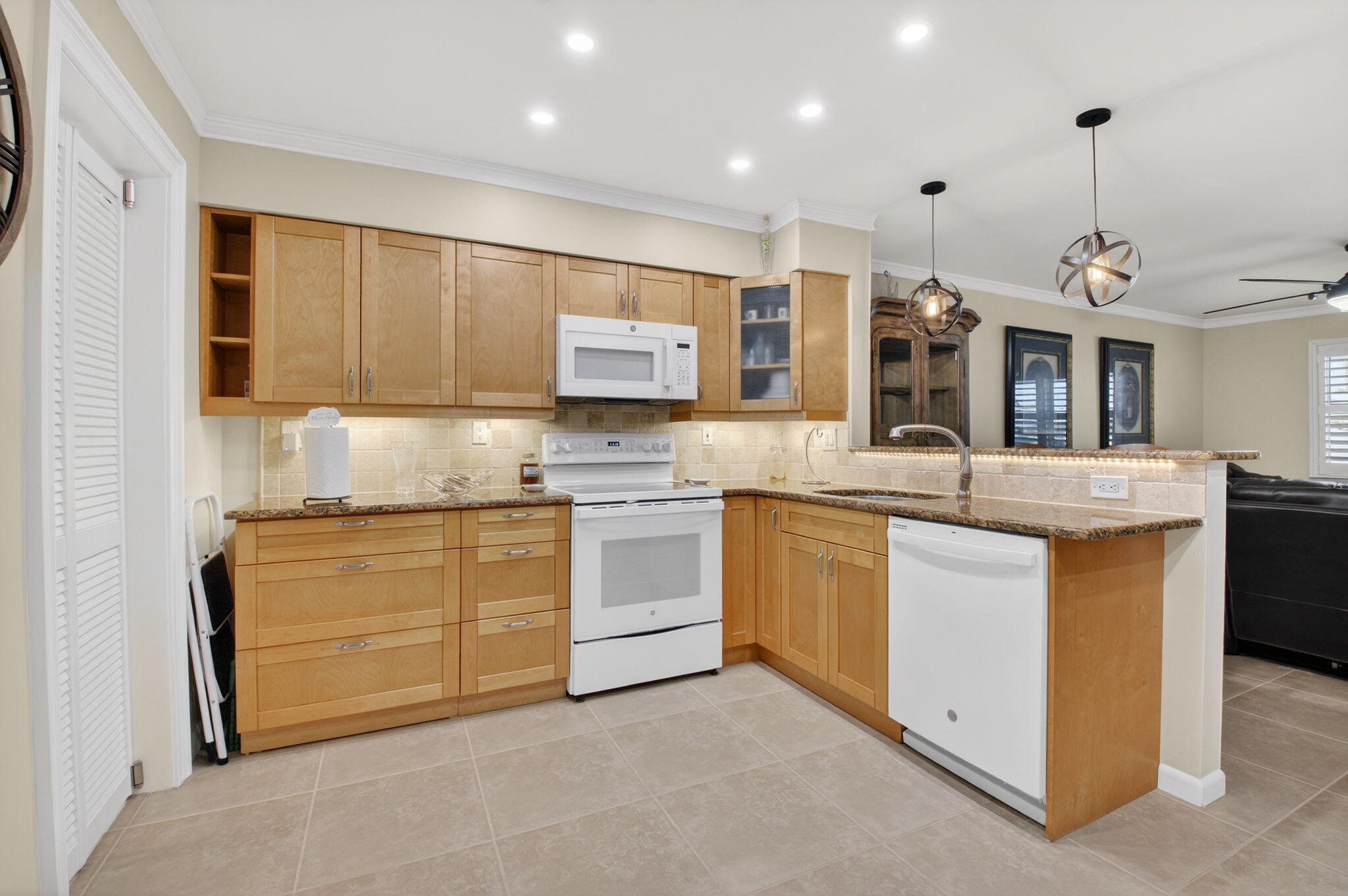 IMPERIAL VILLAS CONDO - Residential