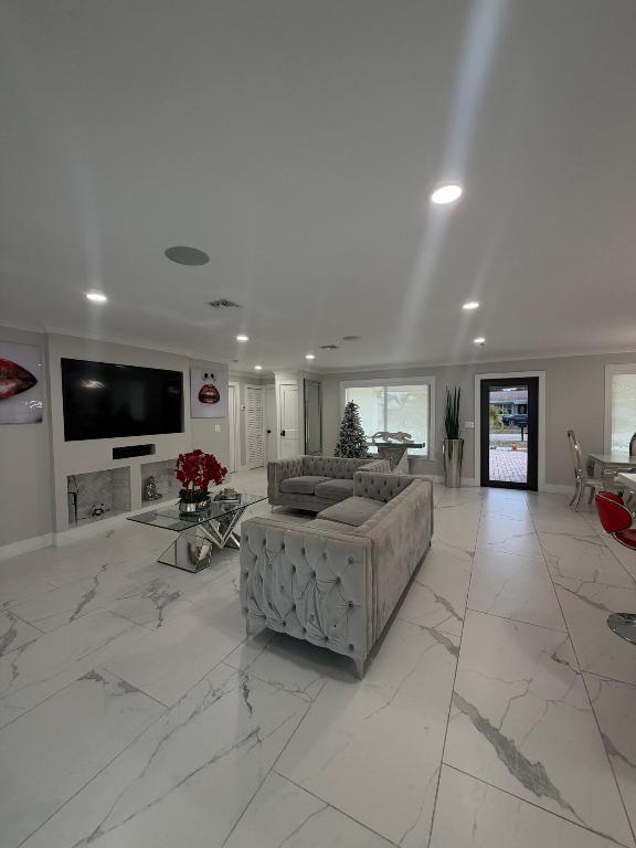 1283 Wynnewood Dr Drive