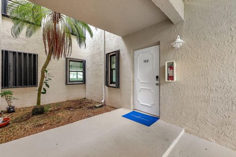 A home in Hutchinson Island