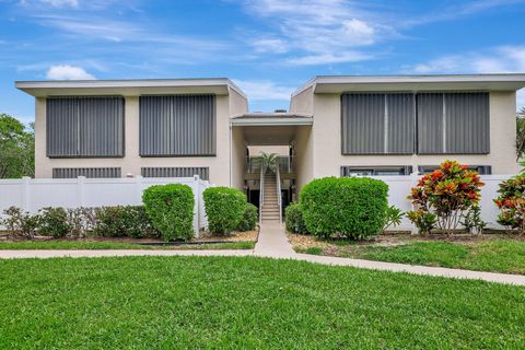 A home in Hutchinson Island