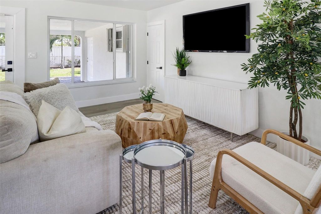 Photo of 104 SE 10th Ave, Pompano Beach, FL 33060 (MLS # F10535684)