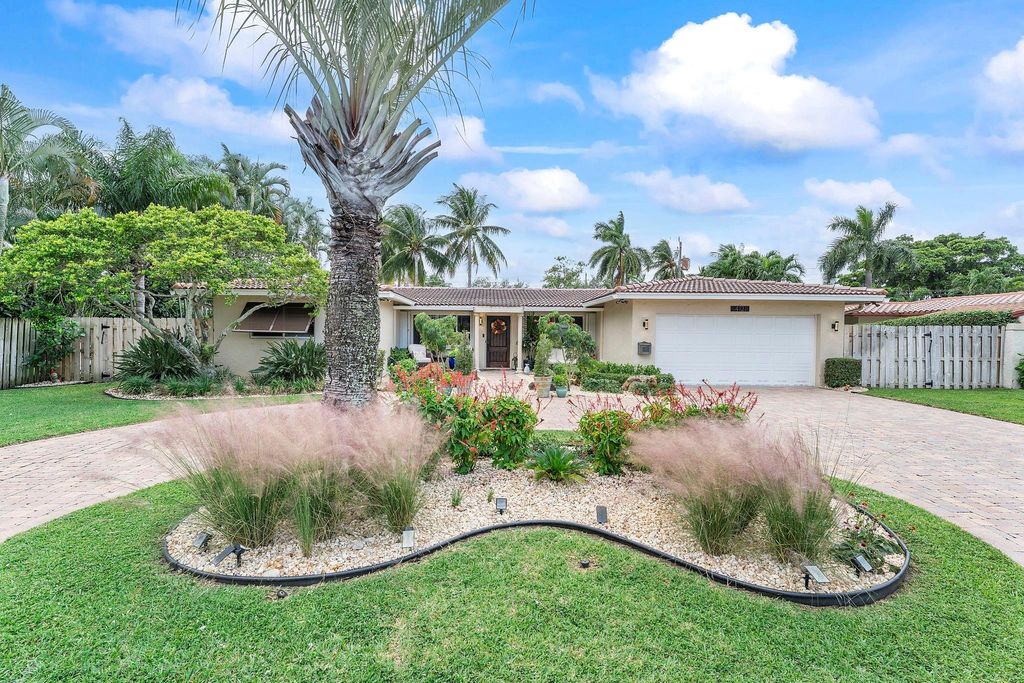 Photo of 4121 NE 22nd Ter, Lighthouse Point, FL 33064 (MLS # F10533607)