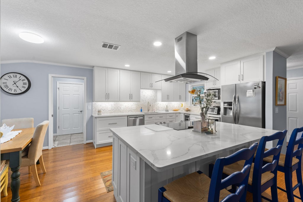 Photo of 454 Tequesta Drive, Tequesta, FL 33469 (MLS # R11094744)