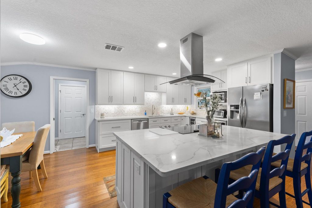 Photo of 454 Tequesta Drive, Tequesta, FL 33469 (MLS # R11094744)