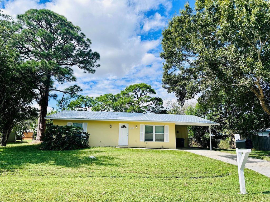 Photo of 618 SW Curry Street, Port St Lucie, FL 34983 (MLS # R10933115)