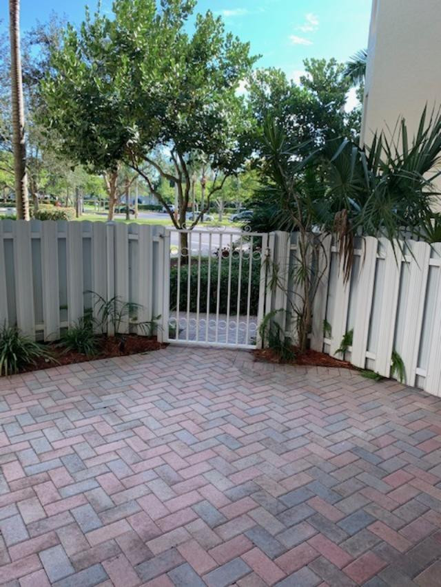 3500 Oaks Clubhouse Drive