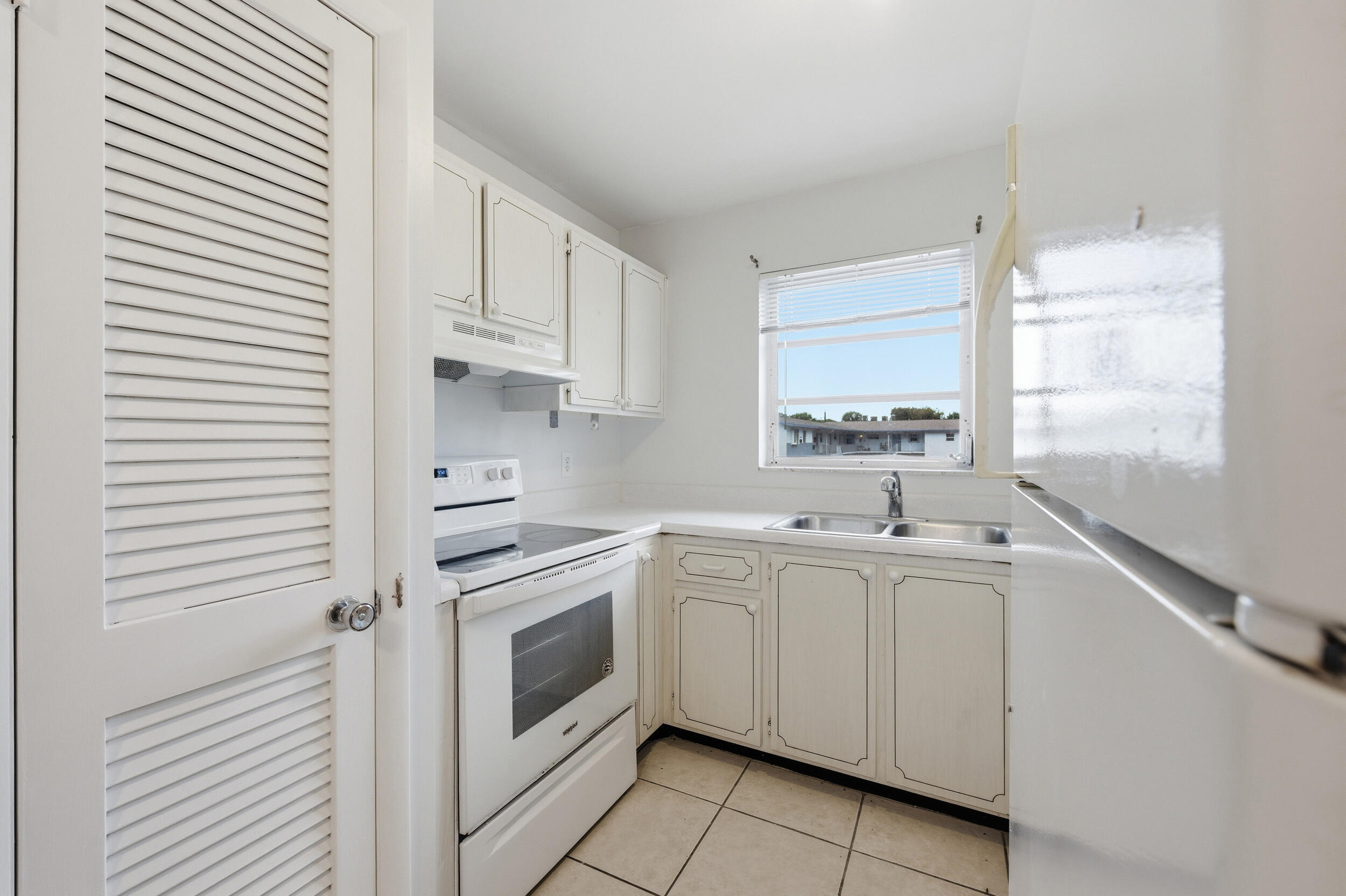 FOUR PALMS CONDO - Residential Lease