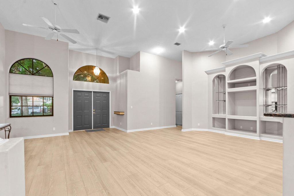 Photo of 4940 Pine Tree Drive, Boynton Beach, FL 33436 (MLS # R11020549)