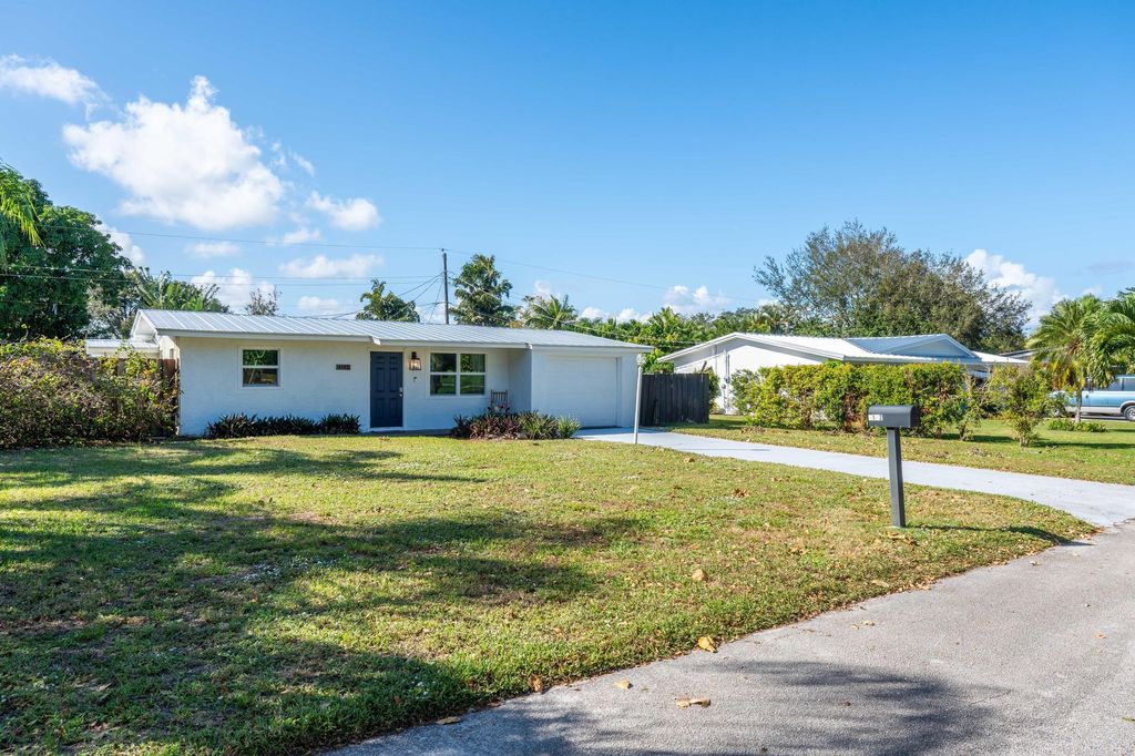Photo of 4142 NE Robin Court, Jensen Beach, FL 34957 (MLS # R10921717)