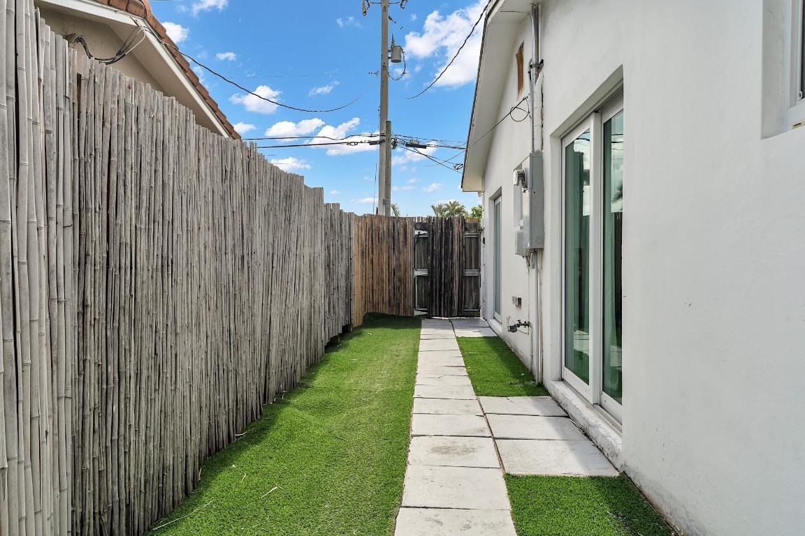 Pompano Isles 27-15 B - Residential Lease