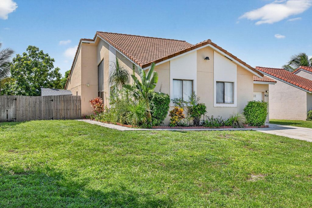 Photo of 9673 63rd Trail S, Boynton Beach, FL 33437 (MLS # R11127625)