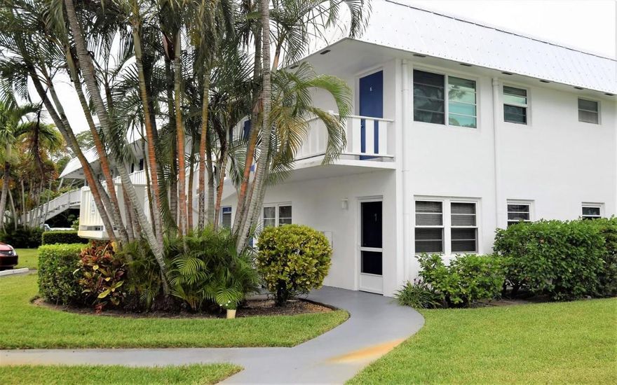 First floor corner end unit in very popular community of Cedar Pointe, an active 55+ community in Stuart. Features include impact glass, glass enclosed porch, 1 indoor cat ok with HOA approval. Cannot lease for first 12 months. Cedar Pointe is conveniently located close to shopping, restaurants, medical facilities, golf & the beaches are only a few minutes away.