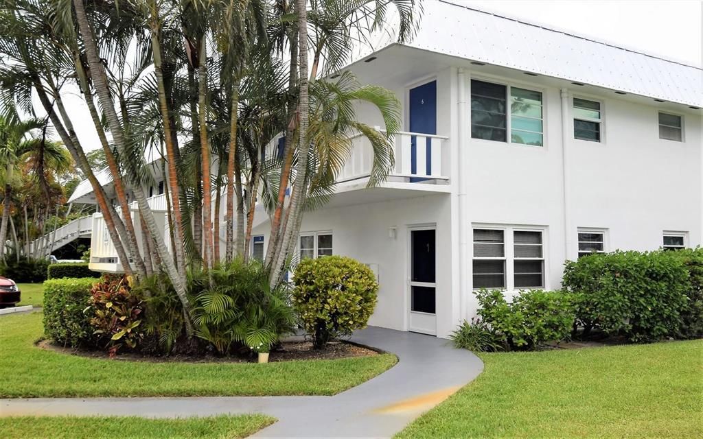 Photo of 2929 SE Ocean Boulevard #1, Stuart, FL 34996 (MLS # R10739897)