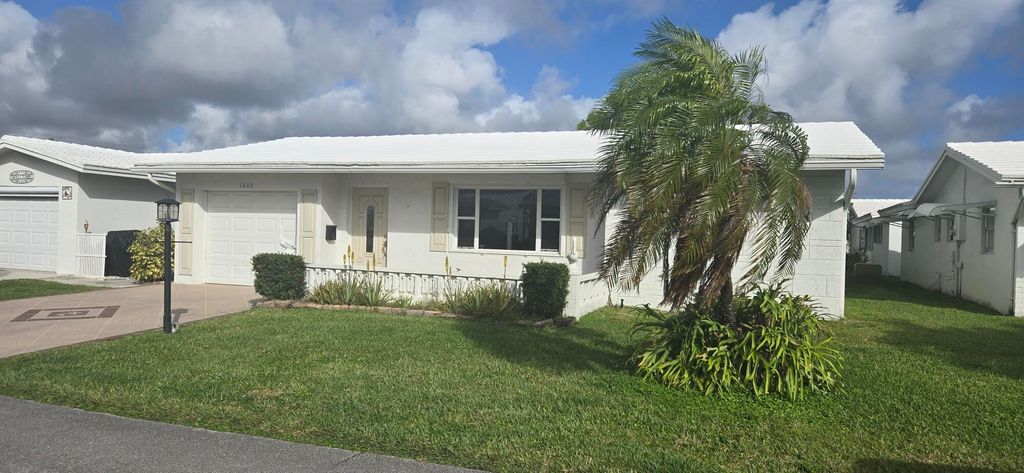 Photo of 1605 SW 14th Avenue, Boynton Beach, FL 33426 (MLS # R11168978)