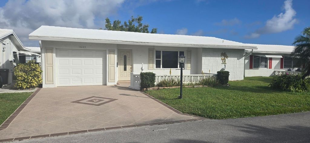 Photo of 1605 SW 14th Avenue, Boynton Beach, FL 33426 (MLS # R11168978)
