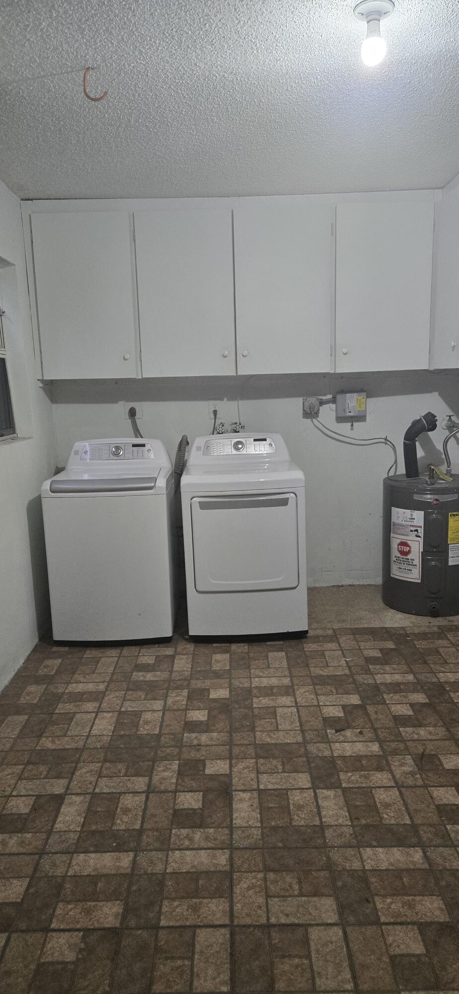 PALM BEACH LEISUREVILLE SEC 9 - Residential Lease